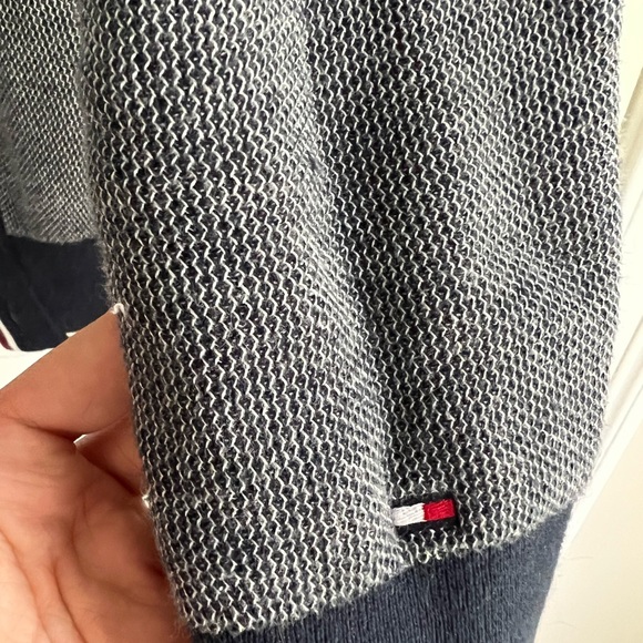 Tommy Hilfiger Sweater - Picture 4 of 4